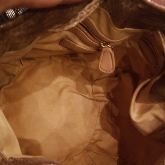 Danielle Nicole, New York Bucket Handbag - Picture 7 of 8